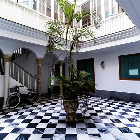 Sh La Casa Del Capitan Cerca De La Catedral * קדיז