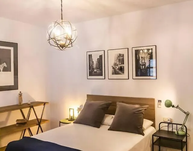 Sh La Casa Del Capitan. Cerca De La Catedral. カディス